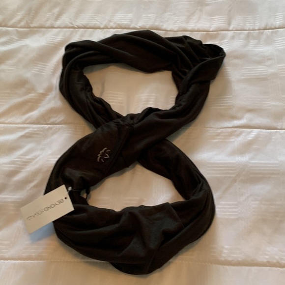 NWT Beyond Yoga Black Soft Infinity Scarf with Pocket NWT - Picture 9 of 9